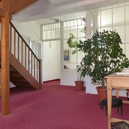 布罗华酒店 酒店 奎德林堡